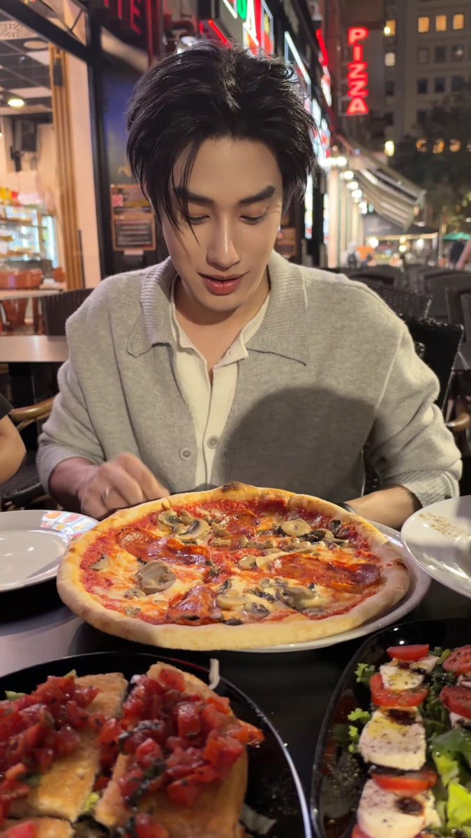 NAPnSNAP's tweet photo. ขอคนเข้าใจ 🫠

@Moschino
@TLE_mtm @firstone_wnk

#MOSCHINO
#MilanFashionWeek #MFW
#TLE_mtm #Firstone
#TleFirstone https://t.co/uTaBfC2bF3