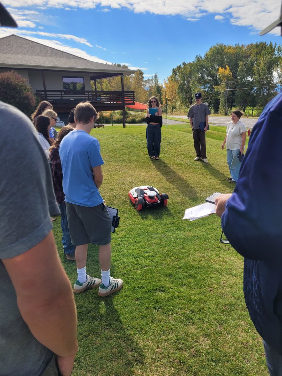 GCSAA_NW's tweet photo. James Gamble at Bridger Creek Golf Course hosted a field trip for the Montana State Hort Science class, featuring water, cultural practices, technology, and robotics. 
@TheFirstGreen 
#WorkforceDevelopment 
@PeaksGCSA 
@GCSAA https://t.co/n6kDr6ioep