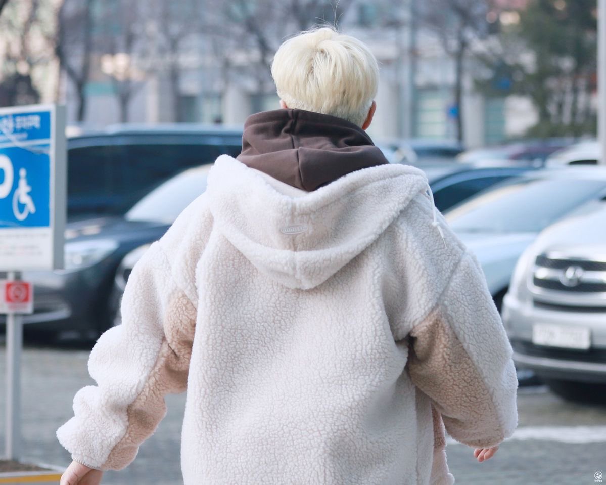 dinggured's tweet photo. 아  커여워
재..탈색… 재탈색….~ https://t.co/N7D50QC0jC
