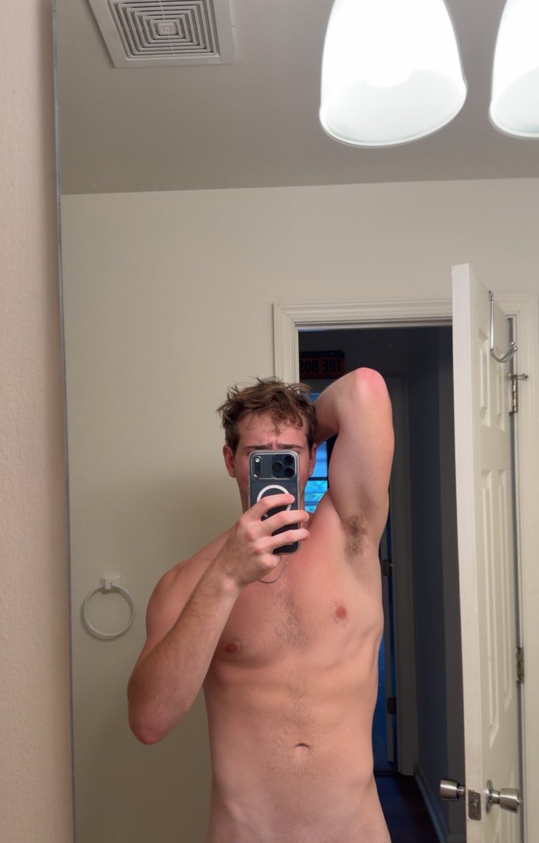 Lsav762's tweet photo. which one of you is gonna be lucky enough🤑 to get shoved in my pits and forced to lick them clean😏 https://t.co/67DlAWvNj8