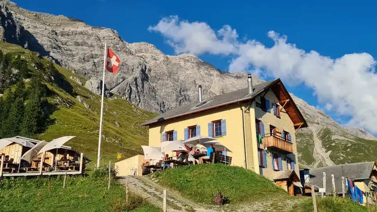 Blickch's tweet photo. Die 1898 erbaute SAC-Hütte Schesaplana hoch ob Seewis GR wird verkauft. Wegen fehlender Freiwilliger gibt die Sektion Pfannenstiel die Hütte ab. Interessenten müssen ein Gastronomiekonzept vorlegen. Der Umbau der Massenunterkunft zu einem Ferienhaus i... https://t.co/pTMUvoMVeA https://t.co/V3rYIhPWe4