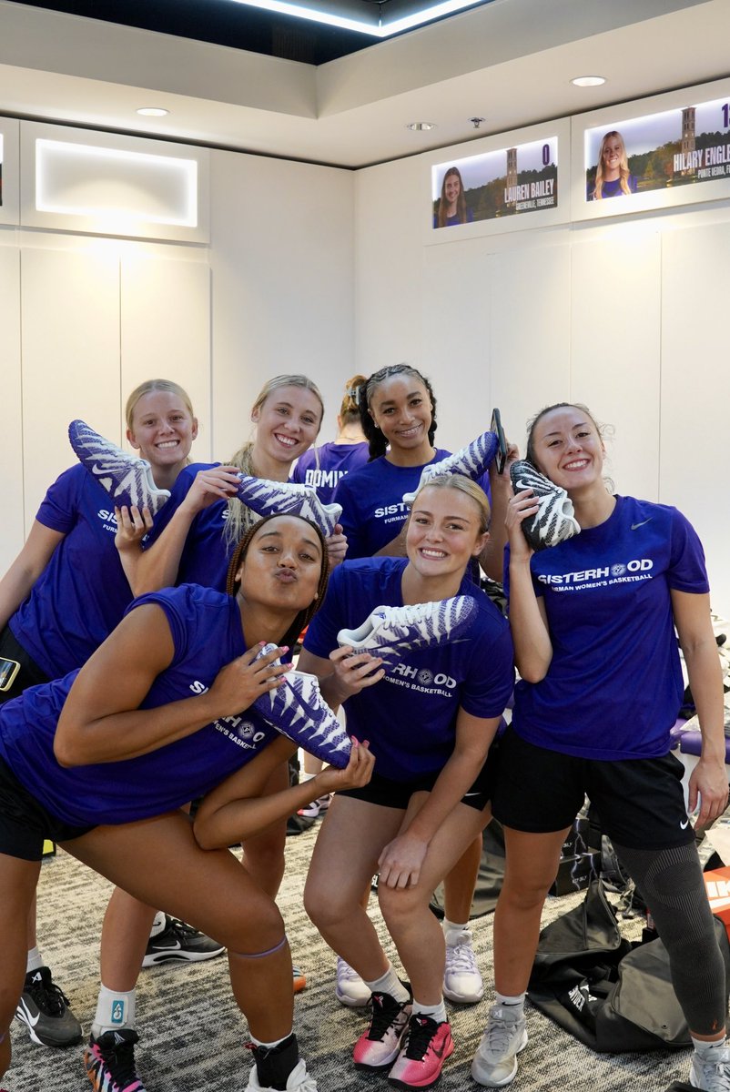 FurmanWBB's tweet photo. New year, fresh gear. 📦🟣

#JustUs https://t.co/IEhzeI68D1