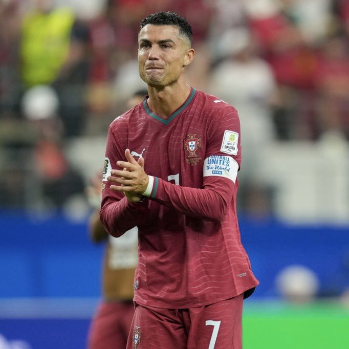 ActuFoot_'s tweet photo. 🚨 Cristiano Ronaldo 🇵🇹 : « Je continue d’être convoqué grâce à CE QUE JE RÉALISE EN CLUB. 👏

Je suis une plus-value, JE PEUX APPORTER BEAUCOUP À LA SÉLECTION. »

🎙️ conf. de presse via @AsQuinasOff https://t.co/wZ4lDFY6ee