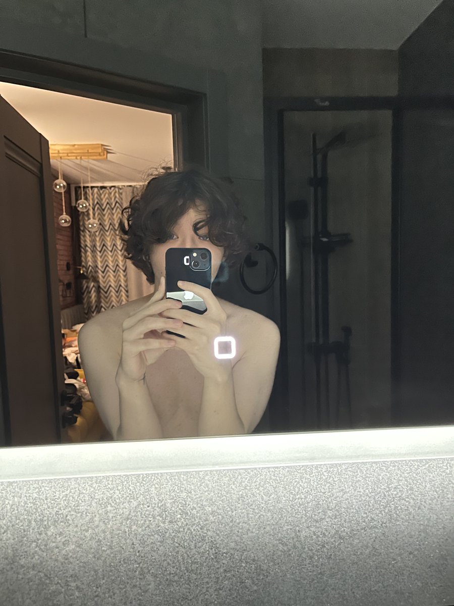 whismua's tweet photo. I FINALLY SHOWERED 😭 https://t.co/tQogLZOTFy