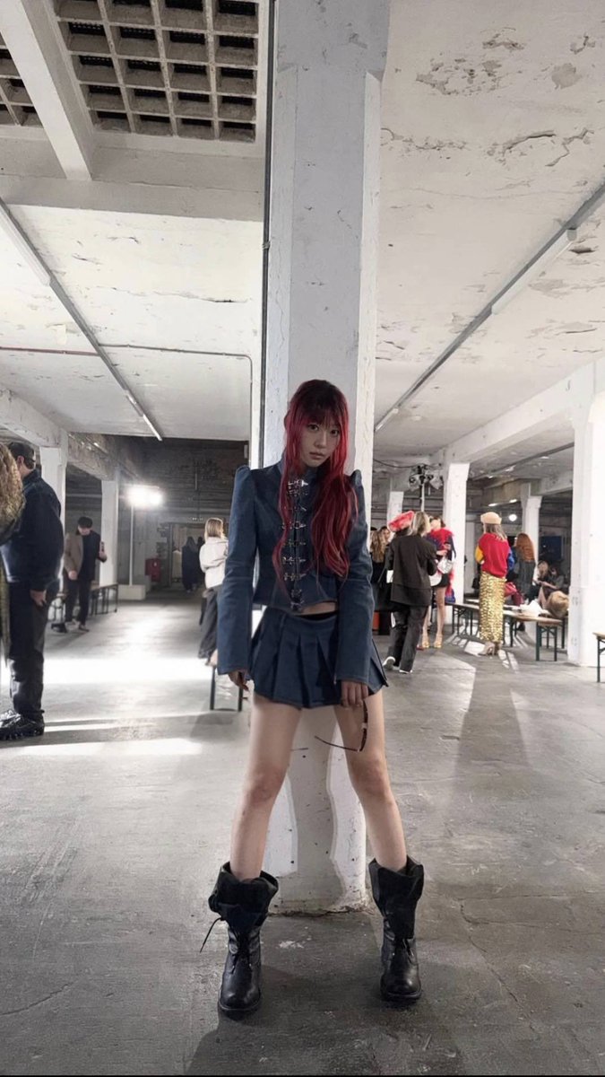 _evaishere's tweet photo. when he’s not subbing in as a model for me, @eisereigns is an amazing photographer ;p day 2 in LFW❣️ https://t.co/draybqXktR