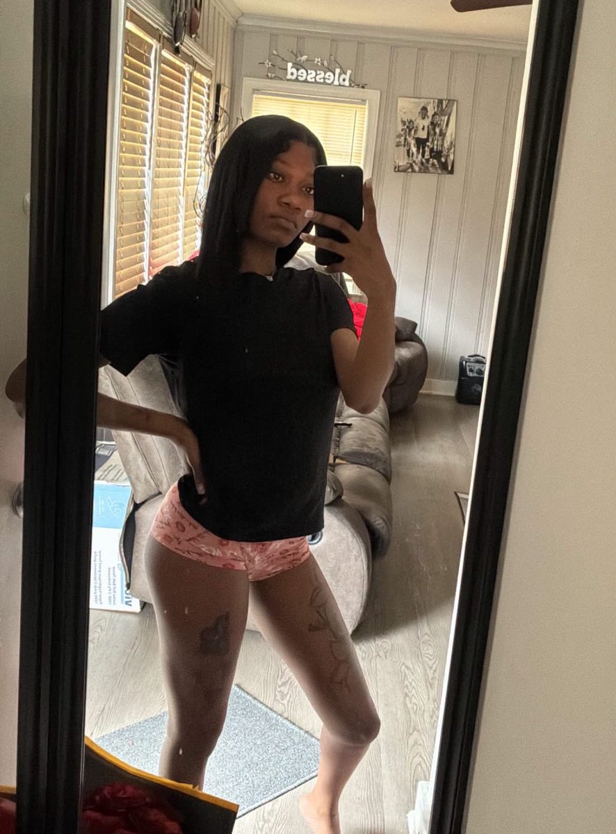 takiaprettyass's tweet photo. its hump day baby 🙈😍 https://t.co/KzyIffTuou