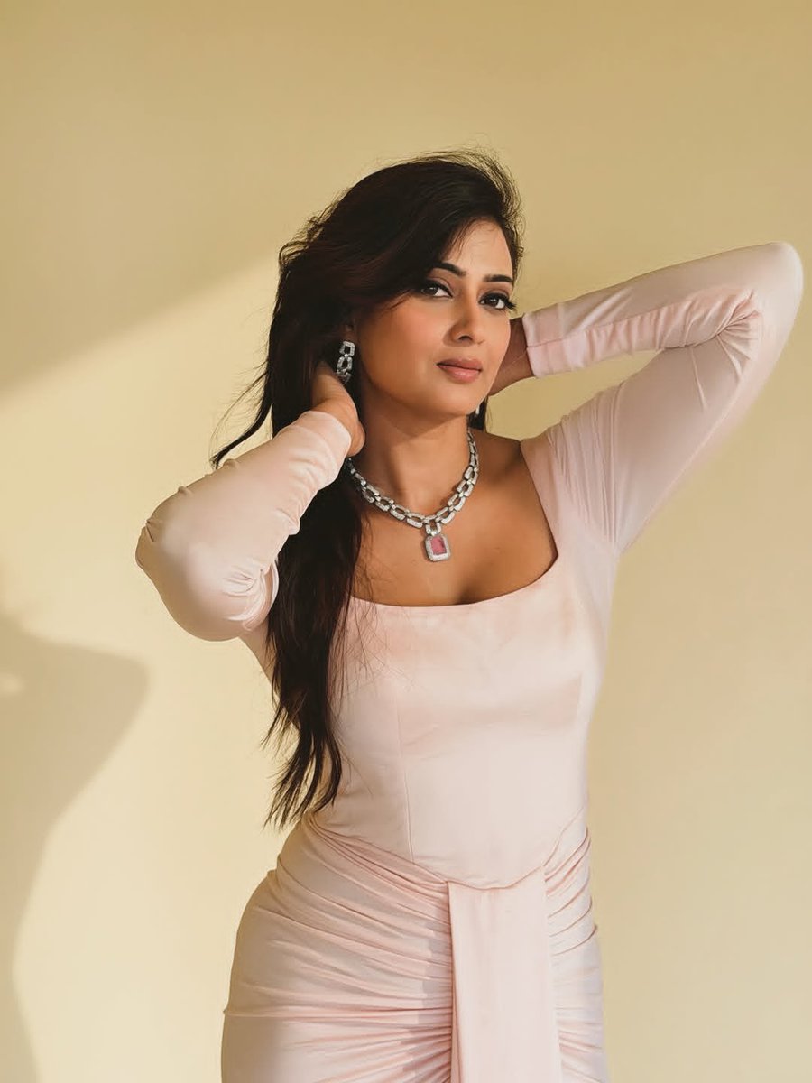 Weekendvibes_'s tweet photo. Shweta Tiwari 🩷

#Shweta #ShwetaTiwari https://t.co/viWQkAnls0