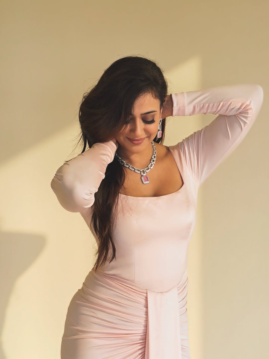 Weekendvibes_'s tweet photo. Shweta Tiwari 🩷

#Shweta #ShwetaTiwari https://t.co/viWQkAnls0