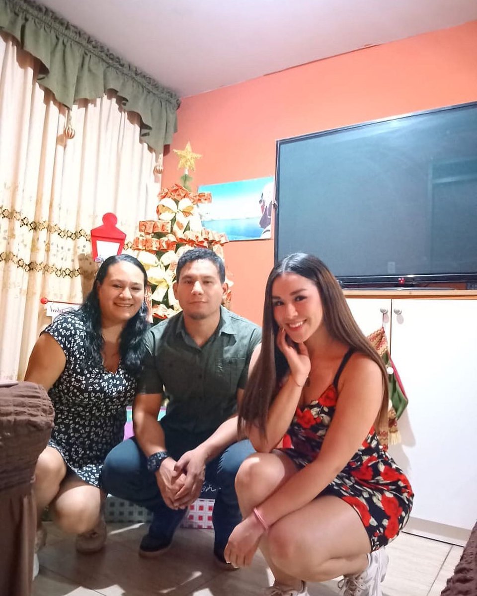 Lucas192023's tweet photo. Feliz Navidad. Les deseo una hermosa celebración en compañía de sus seres queridos. Que la paz y el amor reinen siempre en sus hogares. https://t.co/g9QoLFVmv4