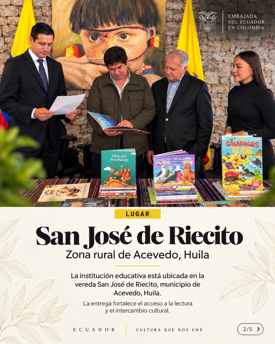 EmbajadaEcuCOL's tweet photo. Literatura ecuatoriana llega a Acevedo, Huila.

La Embajada del Ecuador en Colombia entregó obras de autores ecuatorianos a la comunidad educativa de San José de Riecito, fortaleciendo los vínculos culturales entre ambos países.

#EcuadorEnColombia #EmbajadaDeEcuadorEnColombia https://t.co/uYY4AOrL0W