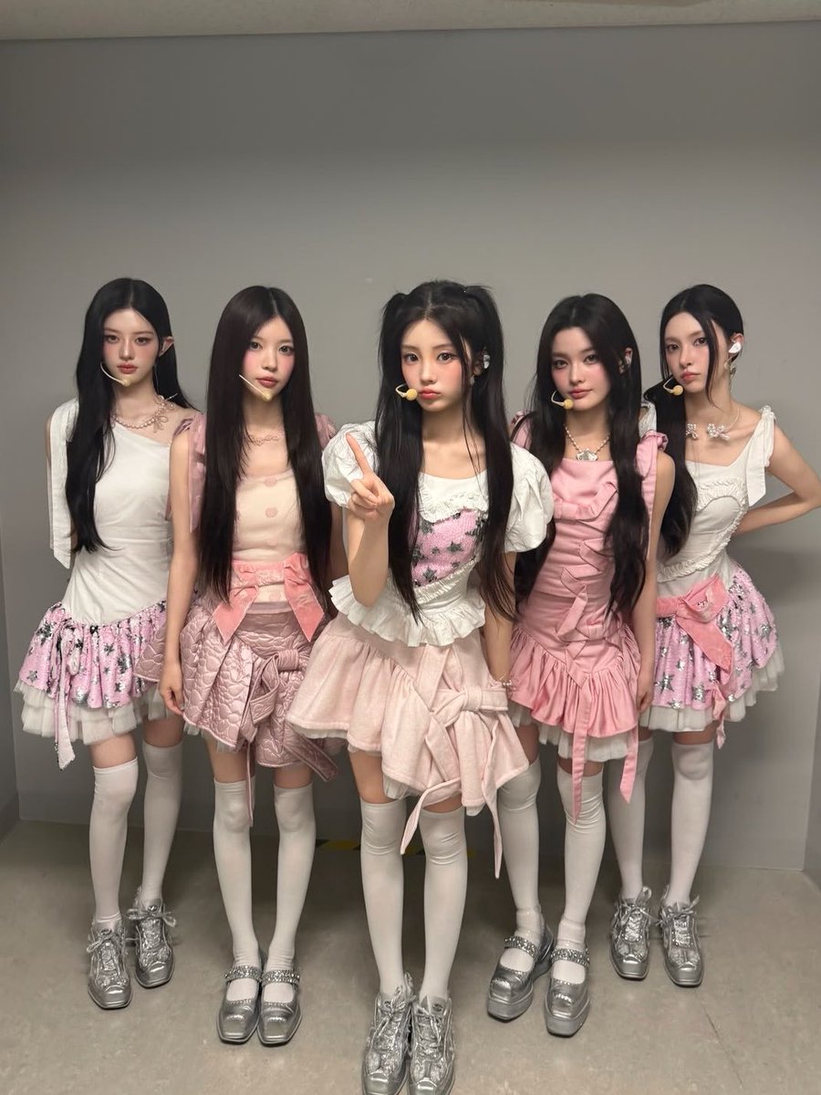 twoonehee's tweet photo. 아일릿련나좋아 https://t.co/mWY5AEw8mp