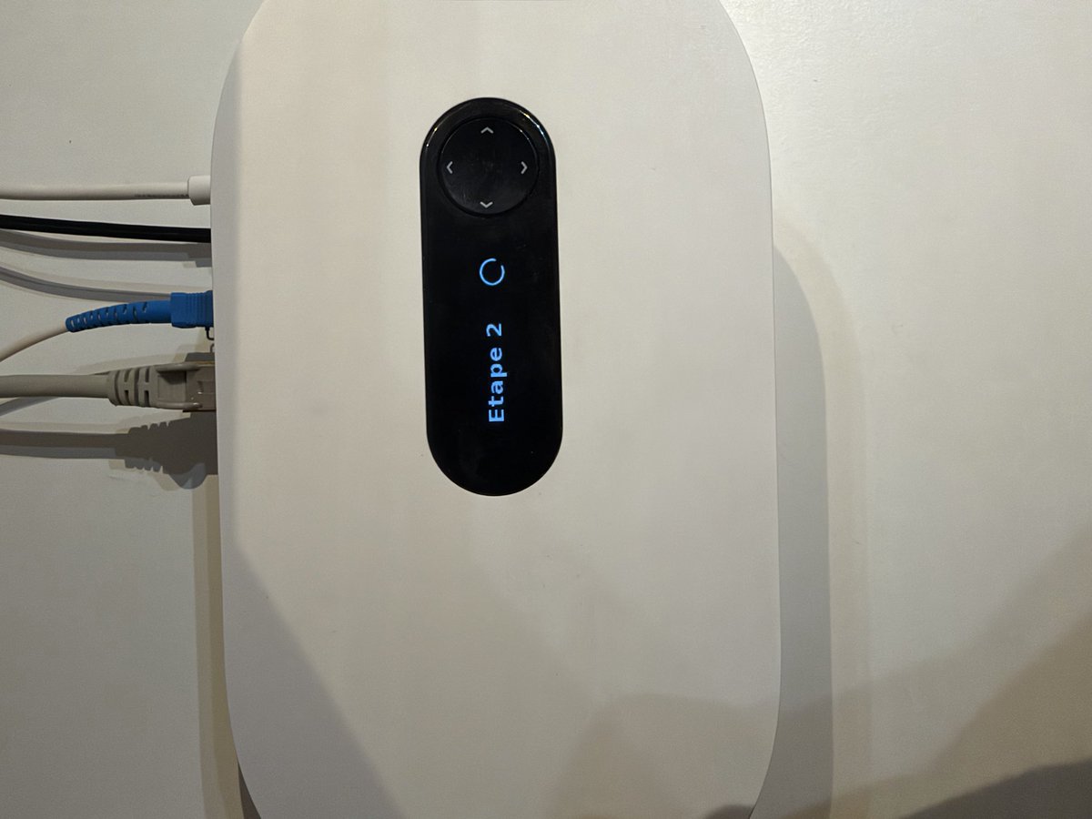 suokeeg's tweet photo. 24h de coupure fibre, 0 réponse du support, 3244 inutilisable et impossible de taffer.
Signalement effectué auprès de @SignalConso / @dgccrf 
Un conseiller pour faire son travail ici ? @Freebox @free https://t.co/Y9iw0hZ5AY