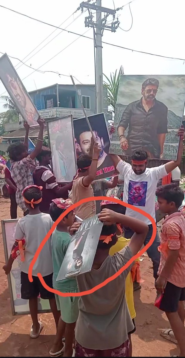 GRamu66g's tweet photo. Found this on Instagram. Wholesome!! 

This kid brought a school pad to celebrate Prabhas during Vinayak Nimarjanam. https://t.co/E5zSxQjtEi