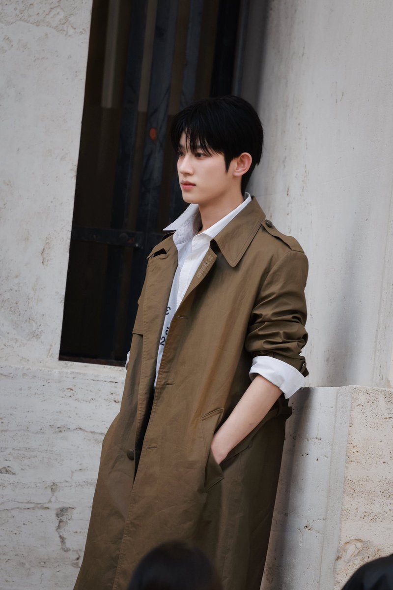 feavynut's tweet photo. An extraordinary performance filled with confidence, elegance, and undeniable charisma

SIWOO MILAN FASHION WEEK SS27

#PARKSIWOOxMM6
#PARKSIWOOMFWSS27 https://t.co/i3GDCk8oLr