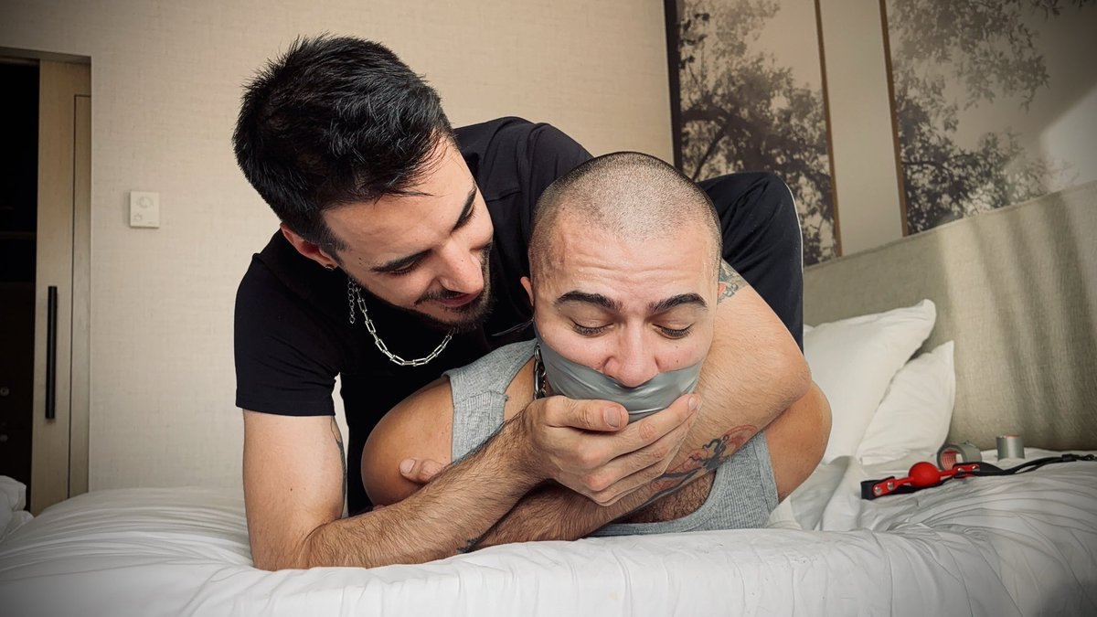 BoundForUse's tweet photo. Breathing is overrated @SafeAndBound seems to agree https://t.co/xiNv0uCuZV