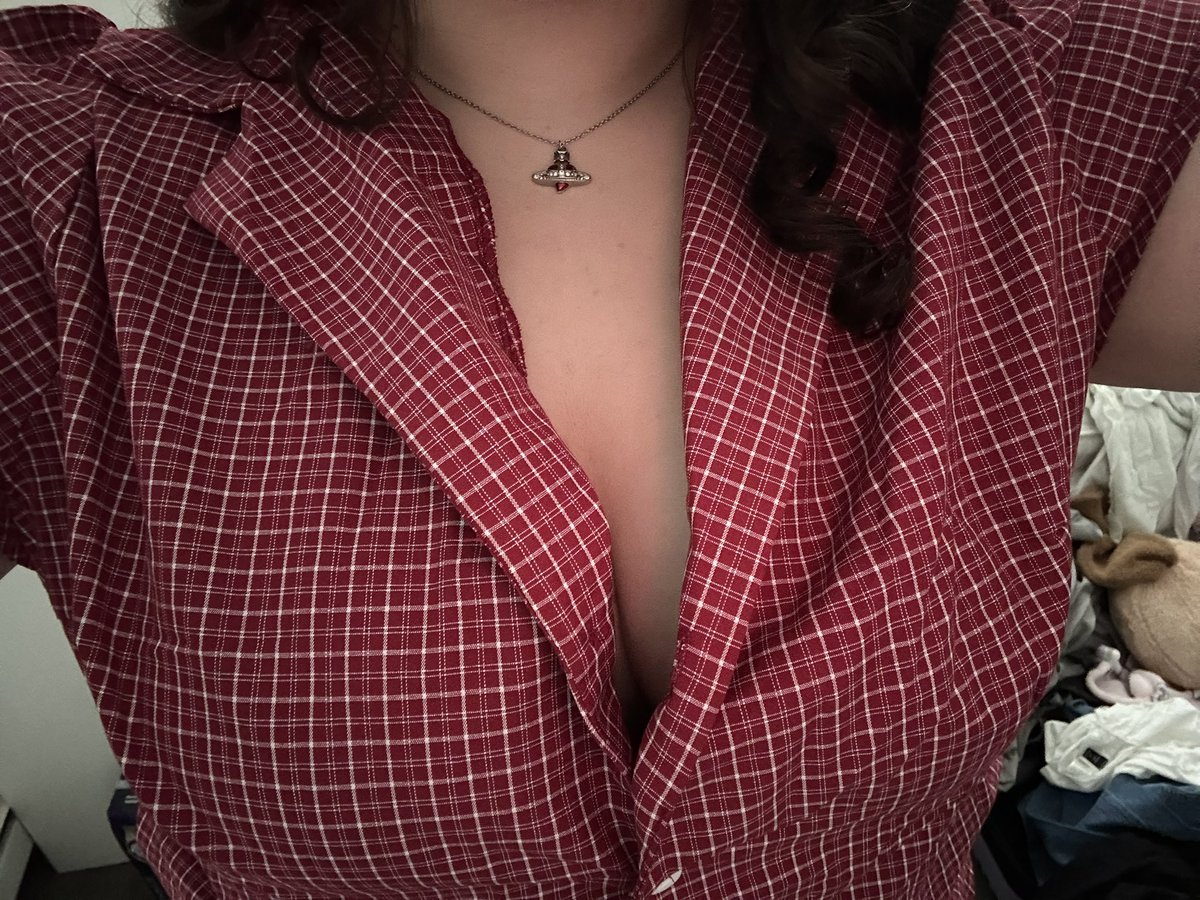 narusoup's tweet photo. should i wear this top again for the steve lacy concert https://t.co/GHWBWGSn0b