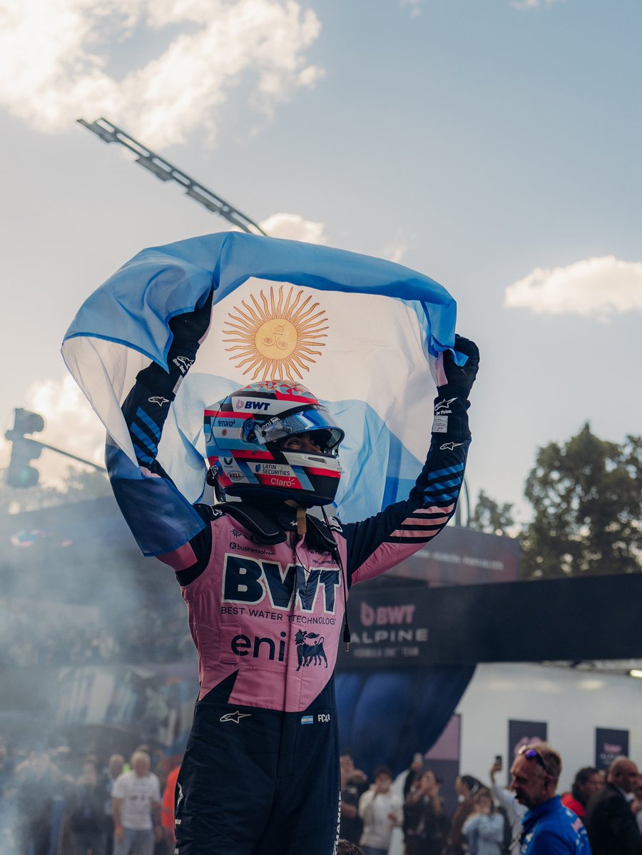 theendcat3's tweet photo. Hoy más que nunca #ArgentinaConEl43 🇦🇷 https://t.co/6fEVBaYt81
