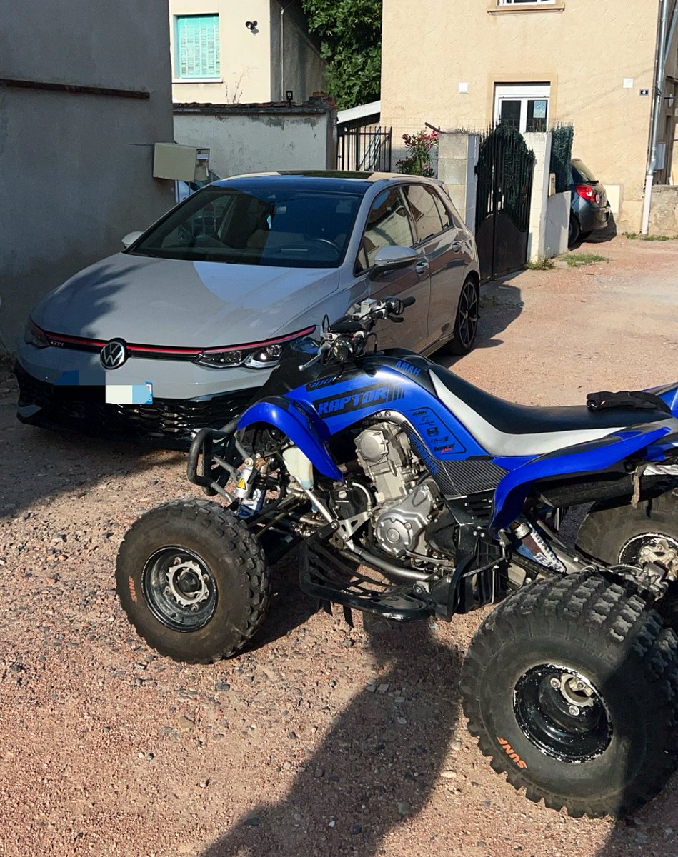 kunito_lepv's tweet photo. golf 8 gti cs la semaine 700 raptor le week-end on est dans le bueno https://t.co/aUsCPU1ZqP
