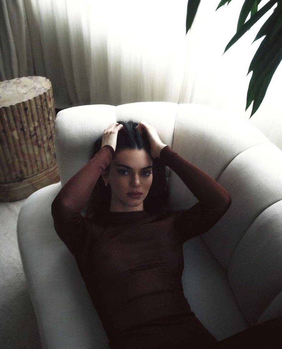 kendallcrave's tweet photo. Kendall jenner in charcoal shade. https://t.co/cV15SWXqqN