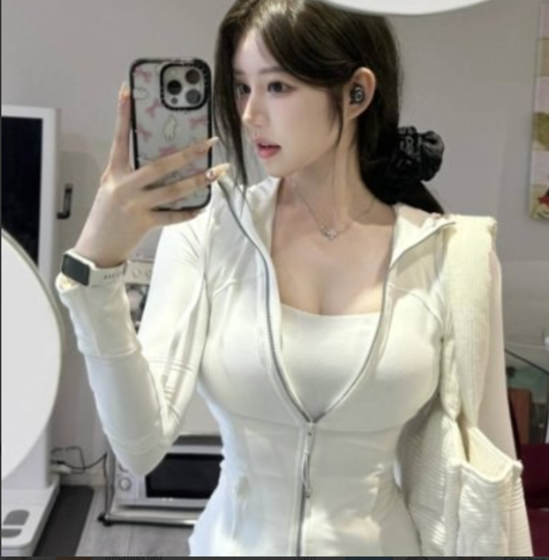 MyHomeejdPage's tweet photo. 这个点还有真人吗    

                                                                                                                    我睡不着想发照片🥰 https://t.co/yWxTi5yC2D