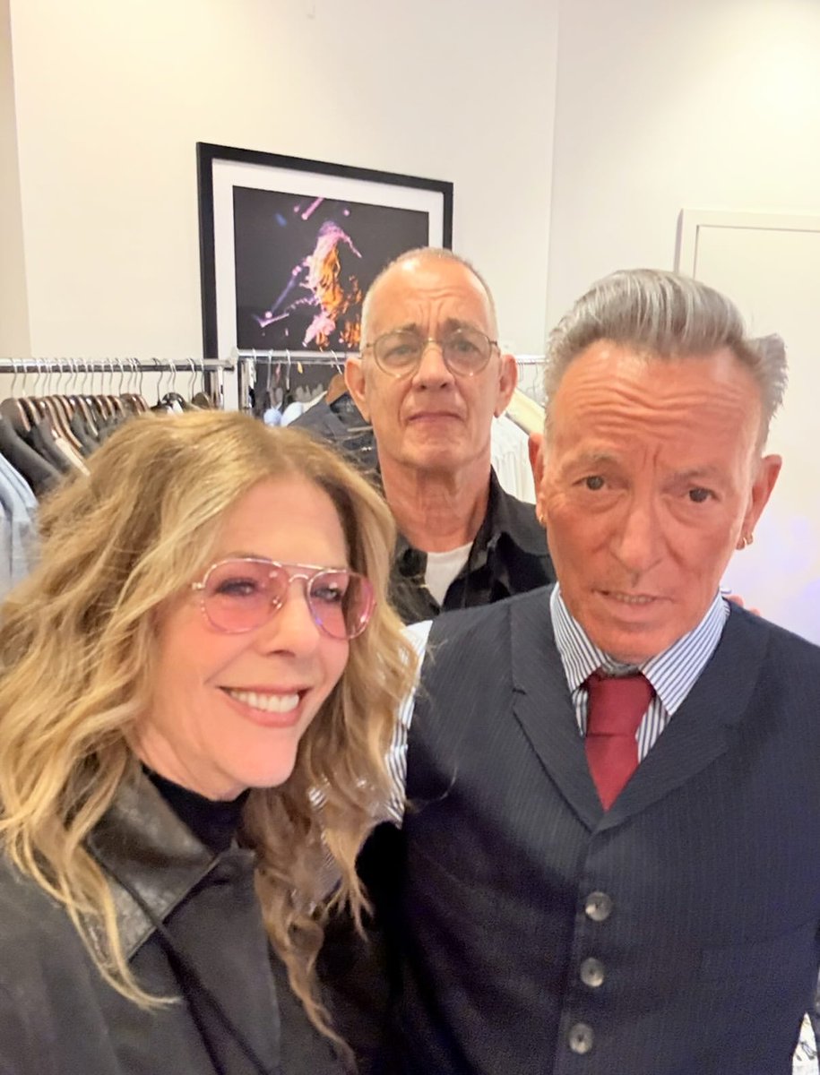 RitaWilson's tweet photo. HAPPY Birthday to the one and only BRUCE who needs no last name! He’s the boss of balladeers, the lover of life, the man of tan, an amazing American and the person who told me I could start songwriting when I did because “creativity is time independent.” We love you Bruce!! https://t.co/j3TAfyxjqA
