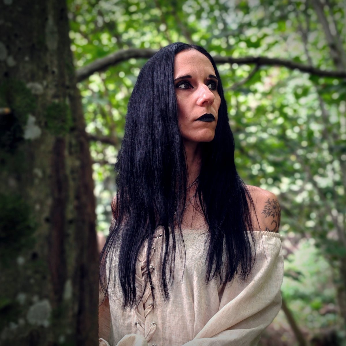 witcherband's tweet photo. 🍁 Mabon / Autumn Equinox 🌗

Tonight, the balance between light and darkness is restored...

What has ripened, I release...
What has ended, I close...
What wounds me, I bury...
What is mine, I keep...
What calls to me, I follow...

#witcher #witcherband #mabon #autumnequinox https://t.co/GNrv4zlzuk