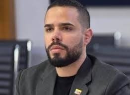 gusipati19's tweet photo. LOS CHAVISTAS Y MADURISTAS SON ARRECHOS Y POCOS TEMEROSOS ... SIGUEN TRAFICANDO CON DROGA a pesar de todo lo que está pasando ... MALANDRO ES ATREVIDO sabe que si la pega la pega y si no va preso o muerto .... pues ayer José Escorihuela ex funcionario de la gobernación del estado Sucre en tiempos de un tipo que estuvo siempre vinculado al Ministerio del interior justicia y paz del chavismo y madurismo el Edwin Rojas - ex gobernador - y a su vez, mano derecha de Diosdado Cabello en esos años, resultó ser el "diplomático" de la Embajada de Venezuela en España detenido con 50 kilogramos de cocaína. Además Escorihuela es cuñado de Nicolás Maduro Guerra, alias "Nicolasito" #ULTIMAHORA
