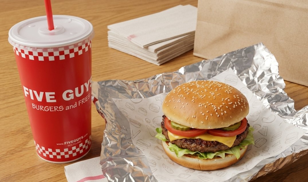 PIvFjAkodf44554's tweet photo. ブランチでアメリカンなご飯！
ガチでうまい！
#FiveGuys #LasVegas https://t.co/ov0X2KaSJa