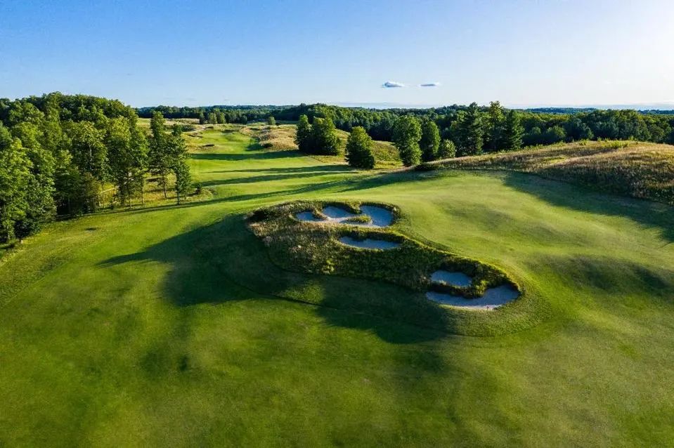 MyGolfSpy's tweet photo. America hasn’t stopped building golf courses.

They’ve just largely stopped building them for YOU.

More than half of the roughly 150 courses currently being built or planned right now are private.

Meanwhile, the average golfer is fighting for a $70 tee time on Saturday morning.

Something doesn’t add up. 

MORE ON THIS ➡️ https://t.co/gqLKyBhxZt