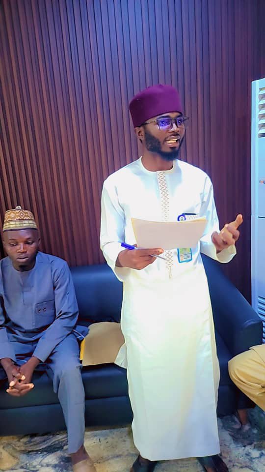 Ib_bakenawa's tweet photo. Today I led a delegation of vibrant youths from gusau ll area of Gusau local government to pay a courtesy visit to secretary to the Zamfara state government Mal @abu_nakwada  in his office who was ably represented by his senior officers in his office. During the visit valuable events were discussed and represented to him the AWARD OF excellence for his service to humanity.