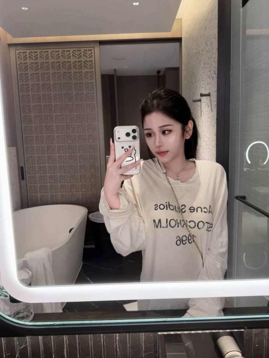 RercardoDaFa's tweet photo. 为什么喜欢舞蹈生呢 谁会拒绝绝色美人在床上翩翩起舞🤣 https://t.co/QgKgSgp3eG