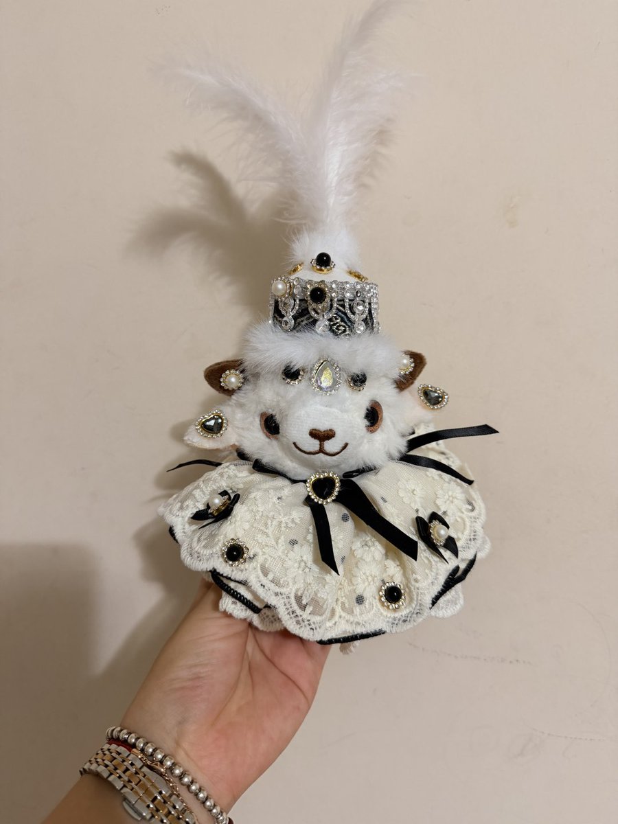 Pomelo_1551's tweet photo. The baby lamb is finished! 🥳 Now it means good luck is with us. https://t.co/V9bx33Y4T5
