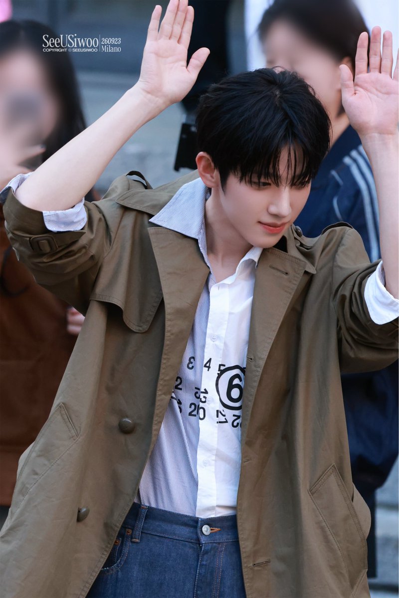SeeUSiwoo_CNFC's tweet photo. -260923 
-밀라노 패션위크 퇴근
밀라노의 풍경을 함께 바라봤으니, 이제 세상이 시우를 향해 활짝 펼쳐지길  박시우, 더 멀리 더 좋은 무대를 향해 나아가길 바라요!  우리에게는 언제나 다음 만남이 있으니까, 또 만나요～

PARKSIWOO at Milan Fashion Week 
#PARKSIWOOxMM6 
#PARKSIWOOxMM6SS27 https://t.co/IIEj9XKPuJ