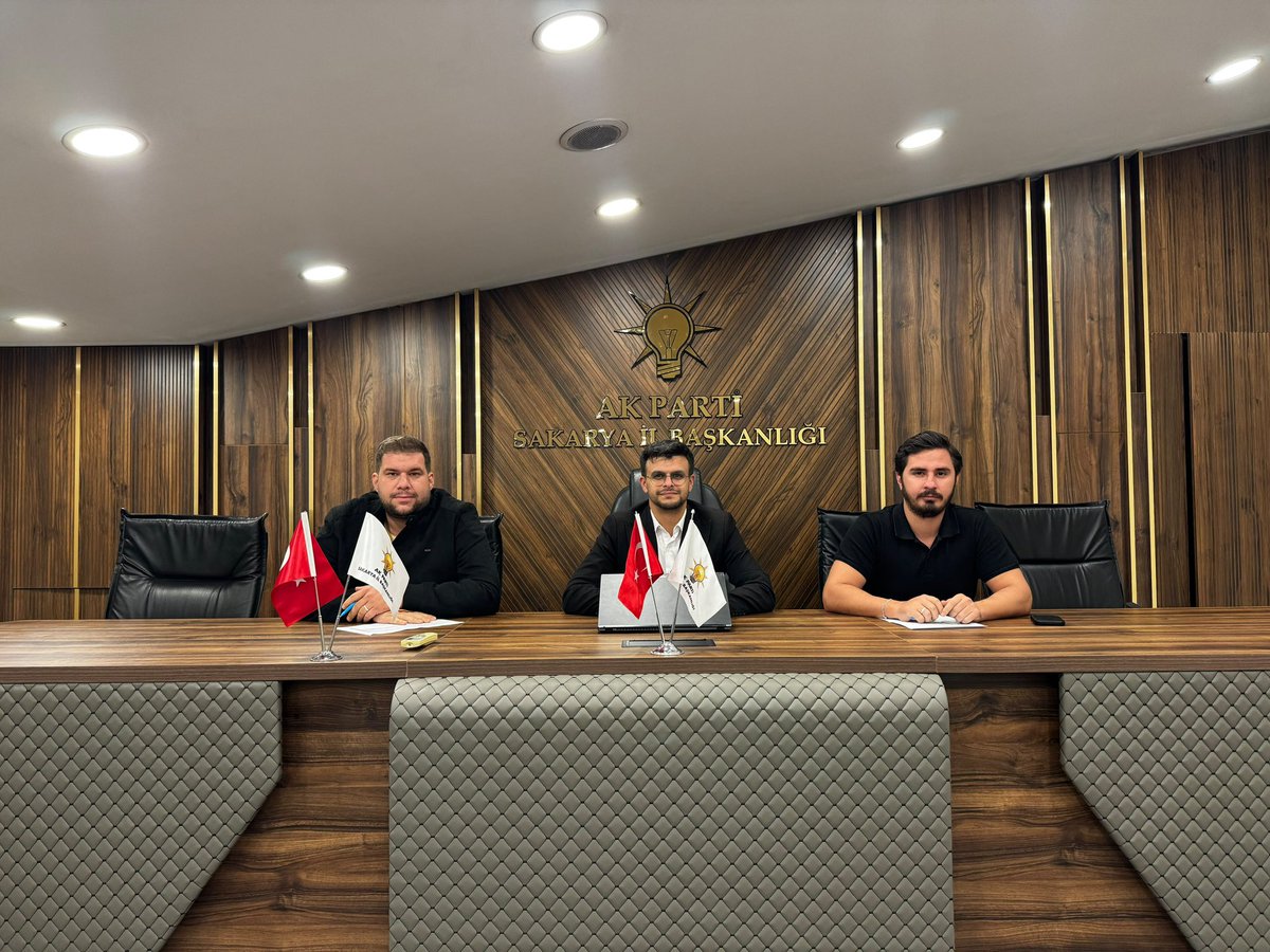 AKGencSakarya's tweet photo. Haftalık Yönetim Kurulu Toplantımızı İl Gençlik Kolları Başkanımız Hüseyin Serdar Akgün’ün başkanlığında gerçekleştirdik. https://t.co/jjqKMgcQjd