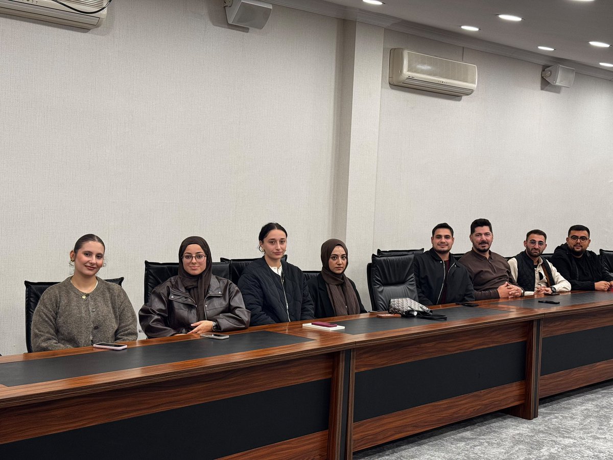 AKGencSakarya's tweet photo. Haftalık Yönetim Kurulu Toplantımızı İl Gençlik Kolları Başkanımız Hüseyin Serdar Akgün’ün başkanlığında gerçekleştirdik. https://t.co/jjqKMgcQjd
