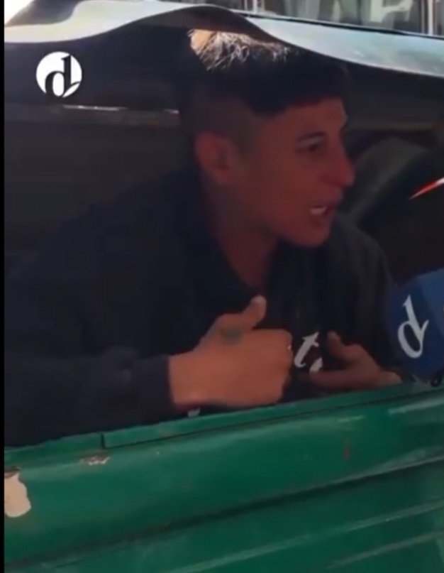 Lulamaravilla's tweet photo. Gracias a todos los que hicieron viral la nota que hicimos♥️Gracias también por los mensajes sobre mi trabajo.Ahora necesito la magia de Twitter: mucha gente me escribió para ofrecerle laburo a este chico, pero no lo volví a cruzar. Me ayudan con rt. Mirá si le canbiamos la vida https://t.co/O7dcD7K320