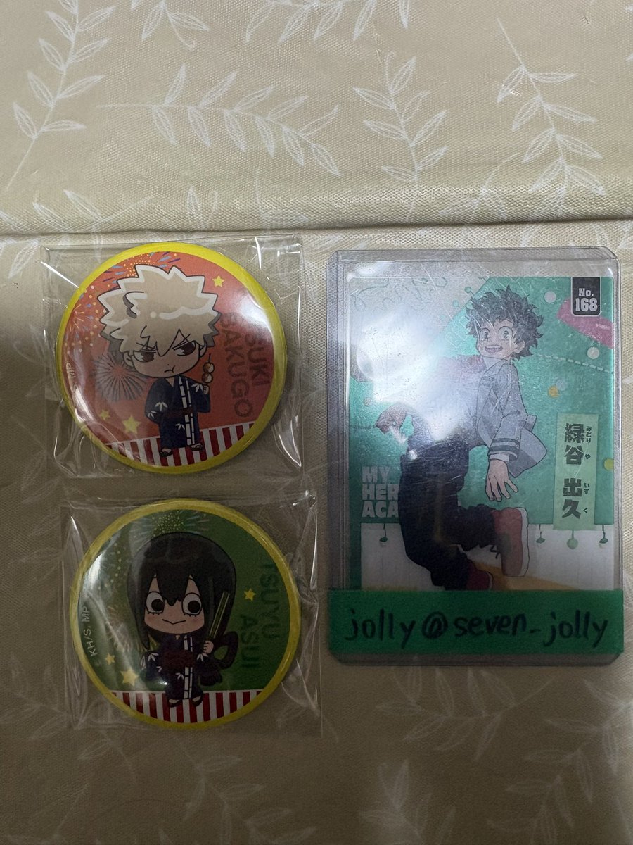 seven_jolly's tweet photo. 【交換希望】僕のヒーローアカデミア　ヒロアカ  カフェ　and GALLERY 缶バッジ

(譲)爆豪、蛙吹

(求)相澤、トガ

爆豪は2:2の交換のみ

郵送交換のみ

グループ違いで難しいかと思いますが宜しくお願い致します。 https://t.co/Ave3z6VEyz