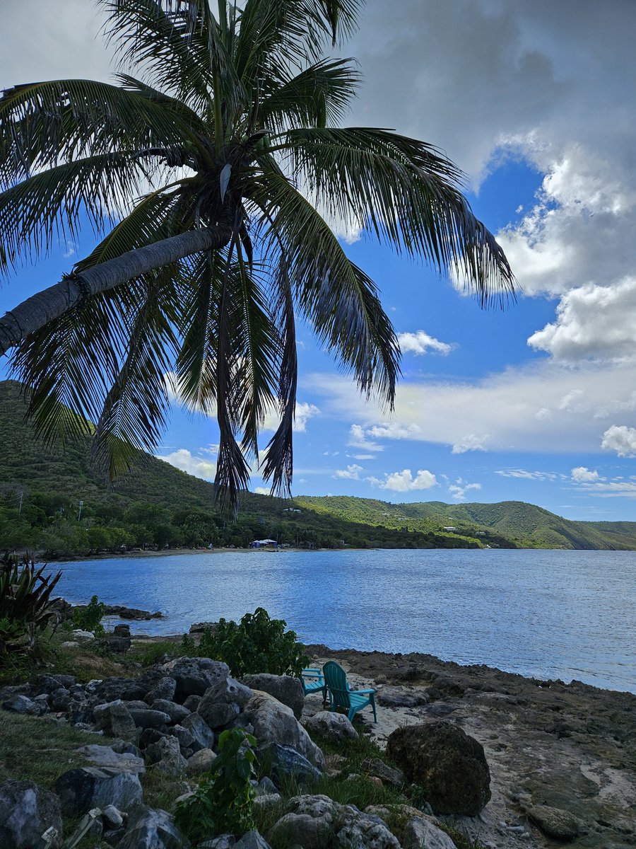 AnnieStrack's tweet photo. We went to lunch at Off The Wall at Cane Bay with some friends and spent the afternoon admiring the view. #travelingartist #caribbeanartescapes #caribbeanartworkshops https://t.co/OI7yBu0ugc
