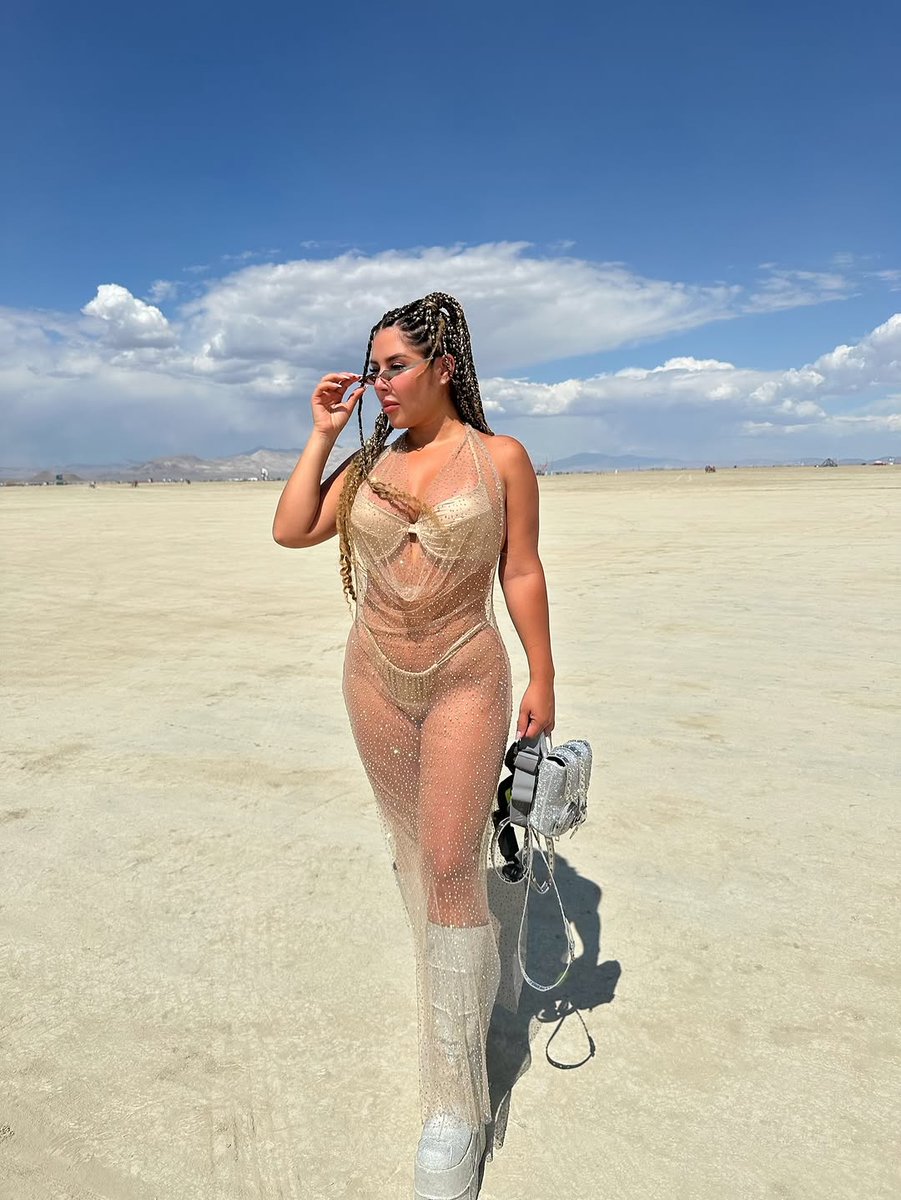 karinagarcig3fu's tweet photo. Aquí les comparto un poco de lo que fueron mis outfit  para este Bingman 2025, espero les guste tanto como a mí   ajá ajá 🫶❤️🫶 outfit https://t.co/p1sFAySRlT