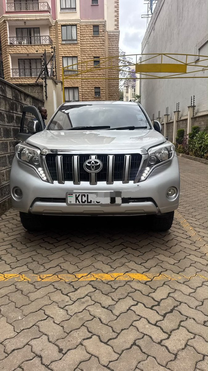 DerrickUdu55582's tweet photo. Prado
Automatic 
3000cc diesel 
3,450,000ksh
0799561061 https://t.co/EMJJTuUTVE