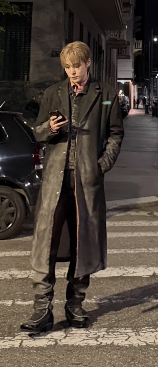 yunwnter's tweet photo. being tall and handsome bro oh my god https://t.co/DiH2VGXiLx