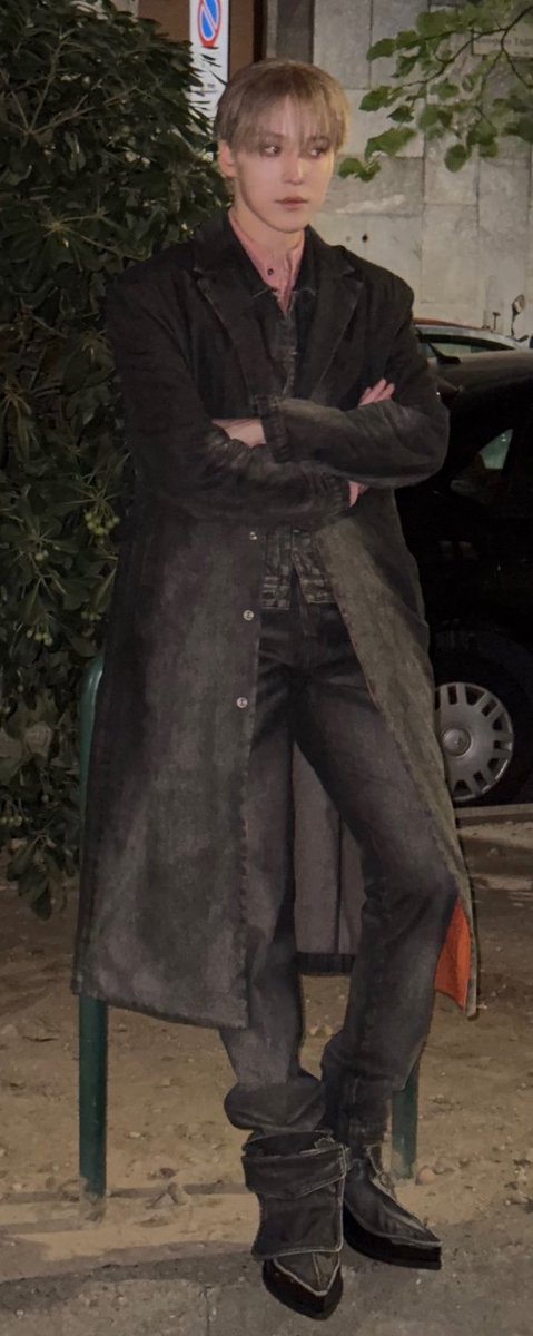 yunwnter's tweet photo. being tall and handsome bro oh my god https://t.co/DiH2VGXiLx