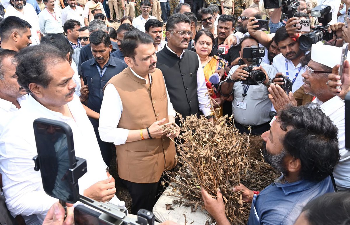 Dev_Fadnavis's tweet photo. #Maharashtra #Dharashiv #Latur #Solapur #FarmerWelfare https://t.co/J7OdyjIqQ2