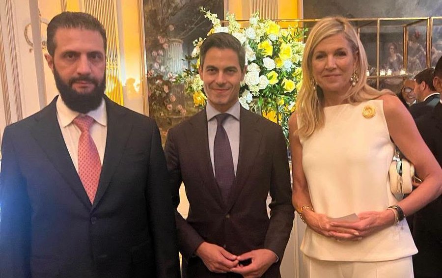 RoelofBouwman's tweet photo. De acceptatie van homoseksualiteit is onder Nederlandse jongeren sterk afgenomen. Dus lachend op de foto met de Syrische homokiller Ahmad al-Sharaa is dan een prachtig gebaar. https://t.co/FHTo0Q3PsX