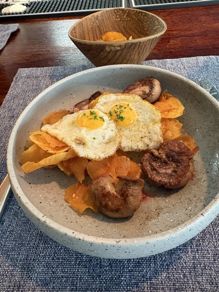 Juan_Landecho's tweet photo. Como siempre @TreZerestaurant estupendo 1/2 de riñones y 1/2 Paloma. Muy buenos https://t.co/2v7IyIUMNa