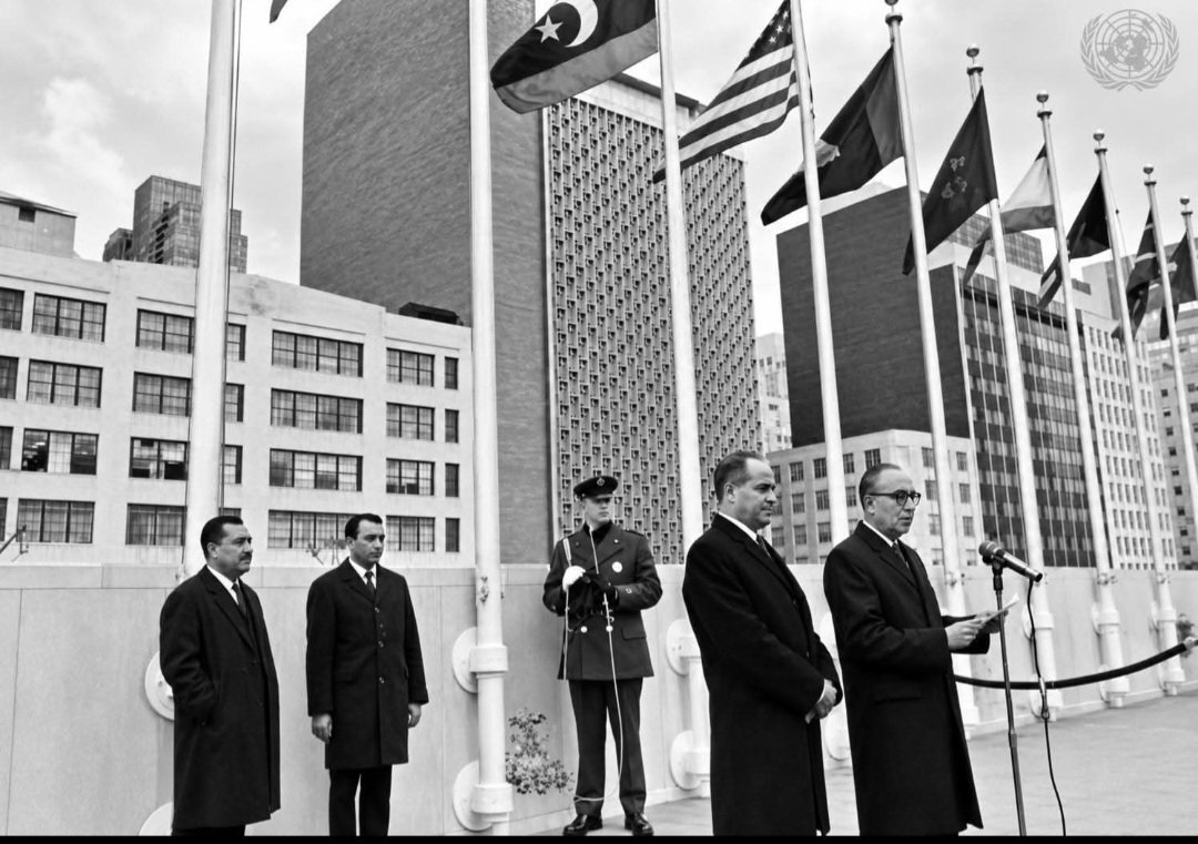 alaa_fadel27's tweet photo. هذه صور جدي أحمد علي مسعد وسيف الضالعي، رحمهما الله. . 

الصور التاريخية المعروضة مراسم قبول جمهورية اليمن الجنوبية الشعبية كعضو في منظمة الأمم المتحدة، والتي جرت في 14 ديسمبر 1967 م بمدينة نيويورك. https://t.co/bqpQXLcKnM
