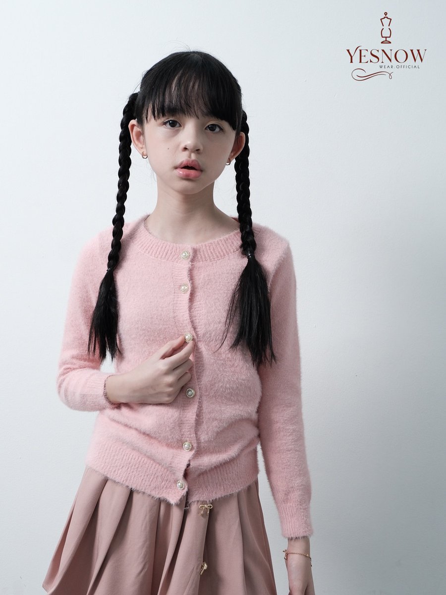 grandebnc's tweet photo. Ichika Knit Cardigan 
Material: Premium knit 
Warna: Soft Pink 
Size: S, M, L 
Bust: 100/110/120 
Length: 43/45/47 

Toleransi ukuran 1–3 cm karena jahit dan pengukuran manual. Warna dapat sedikit berbeda karena cahaya dan kamera. https://t.co/h8spJItfcs