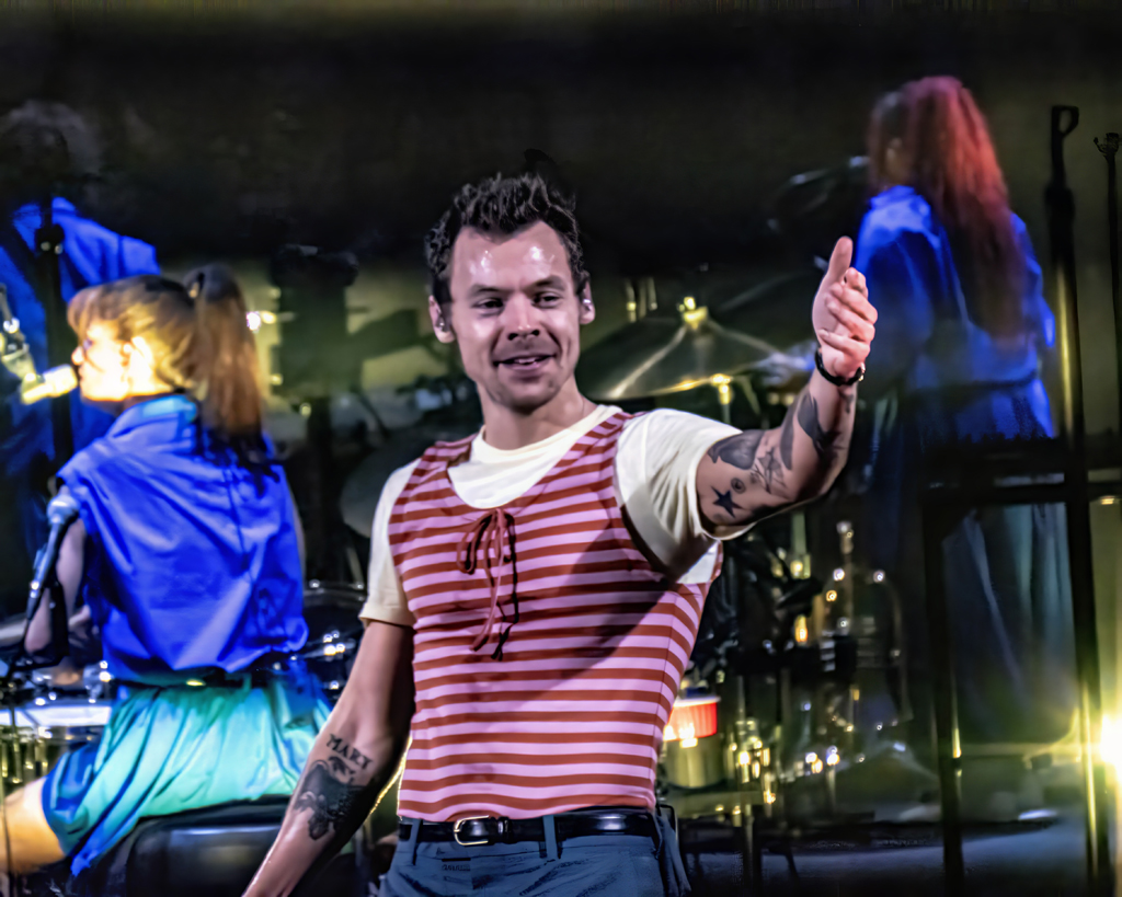 amymckeonphoto's tweet photo. Harry Styles (@Harry_Styles) - Together Together - New York City MSG N7 (09.09.26) #TogetherTogether #MSGN7 https://t.co/nSyLV6E5Be