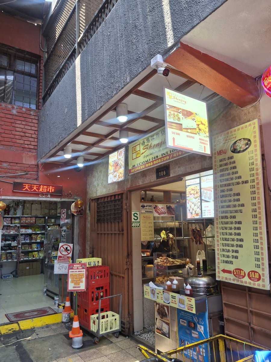 M_licetti1924's tweet photo. En el pasaje del Barrio Chino en el Centro de Lima, venden Dim Sum, permítanme decirles que EL MEJOR LUGAR es Shenjin. El último de todo el pasaje. Los demás BAJAZOS, secos y sin sabor. Adicional, si tienes tiempo, cómete algún asadito en el restaurante. Exquisito. https://t.co/Of85kCDF2S