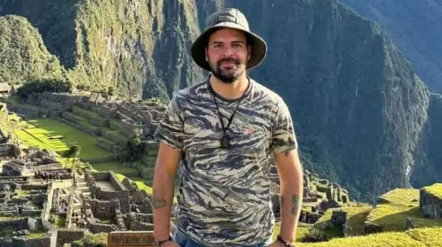 JhonM888's tweet photo. El Argentino Nicolas Merlano viajó a Roma. Lo asaltaron y le robaron todas sus pertenencias, fue su última comunicación y no se supo nada más de el. Su familia lo busca desesperada https://t.co/QAu6fqTjQb